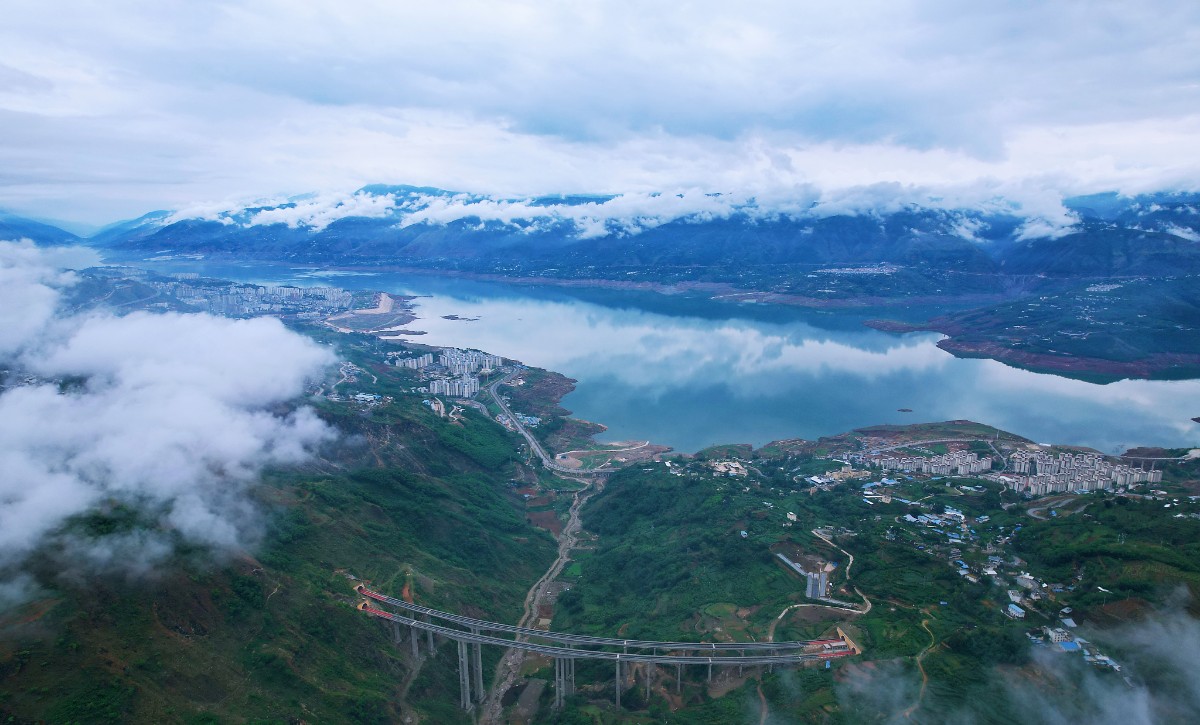 巧家：高峡平湖千帆竞 白鹤振翅向丹阳